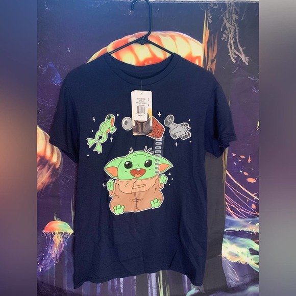 Star Wars Mandalorian Grogu/Baby Yoda NWT Graphic Tee - Picture 2 of 4